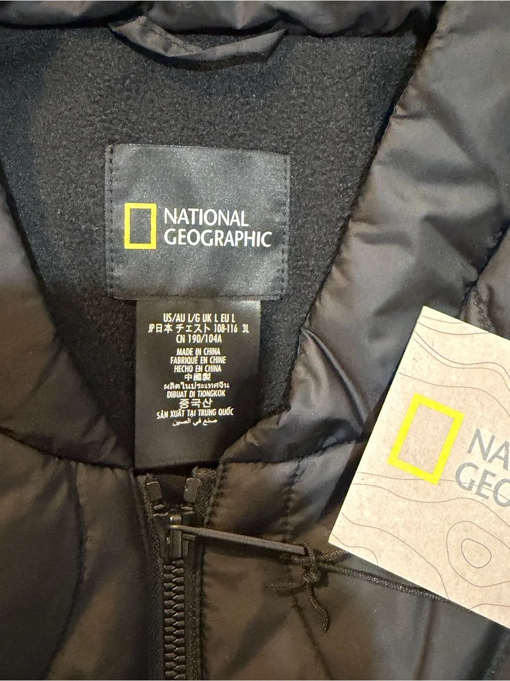 NEW NATIONAL GEOGRAPHIC FROM DISNEY PARKS FULL ZIP VEST IN BLACK SIZE LARGE